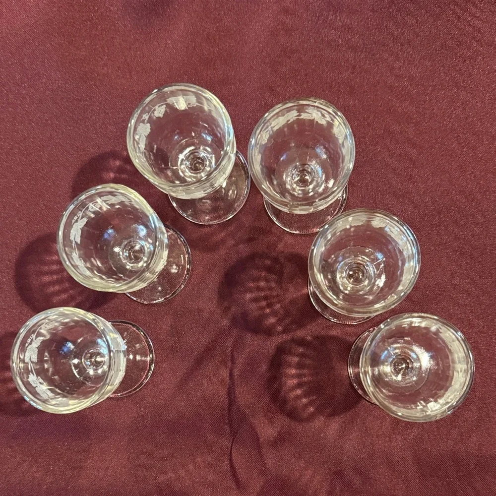 Vintage Leaf-Patterned Cordial Glasses (Set of 6) - Picture 4 of 8